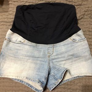 Target maternity Jean shorts size 4